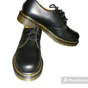 Dr. Martens Airwaves Oxford Black - Size 9 (EU 41) - NIB.